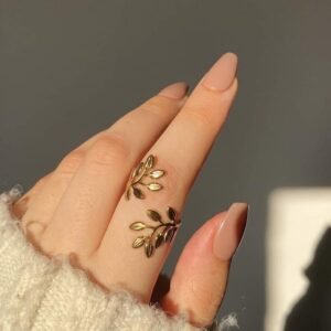 A leaf shape design ring